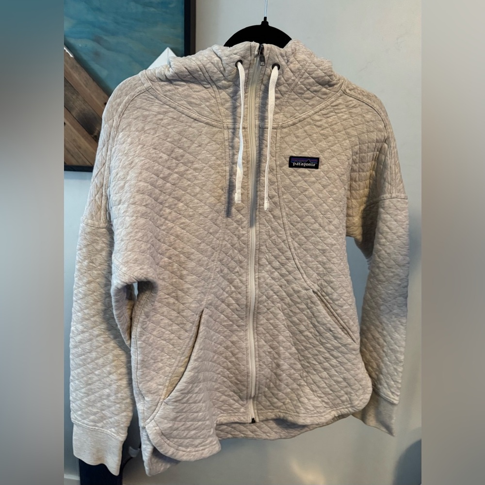 Patagonia Women's Gray Quilted Hoodie